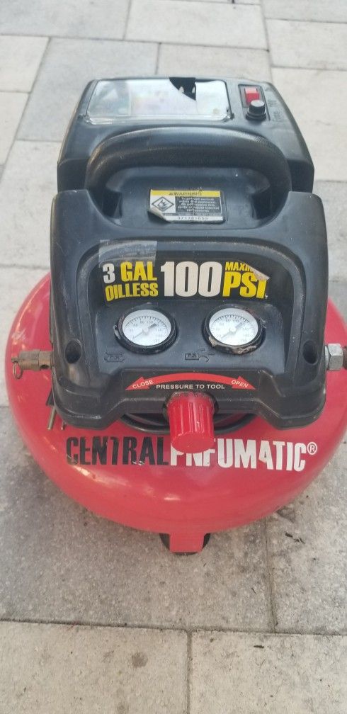 Central Pneumatic 3 Gallon 1/3 HP 100 PSI Oil-Free Pancake Air Compressor