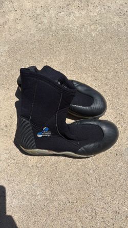 Scuba diving water shoes size 9