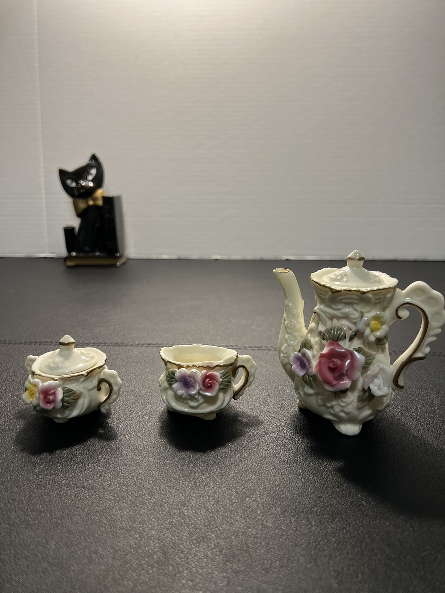 Vintage 1970's Miniature 5 Piece Tea Set Capodimonte Style 3D Flowers Italy