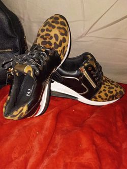 Ladies shoes size 9