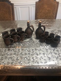 Wine decanter with cups
