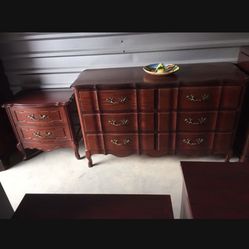 🌷ORIGINAL VINTAGE FRENCH PROVINCIAL DRESSER , NIGHTSTAND🌷 