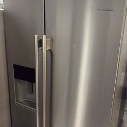Kitchen Aid 20.5 Cu Ft. 36” Refrigerator 
