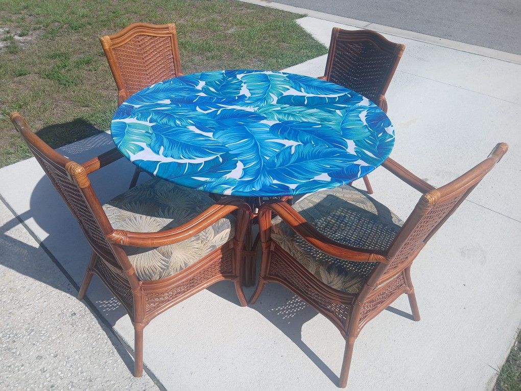 Natural Rattan Dining Set With Table Cloth