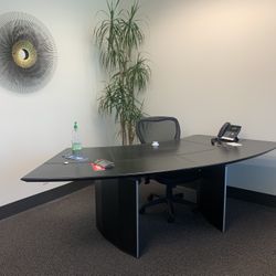 Black Desk