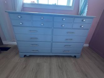 6-drawer gray Painted Wood Dresser