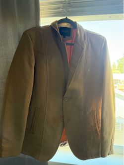 Men’s coat only worn once for a photo session