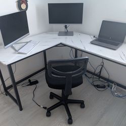 just the table in excellent condition 