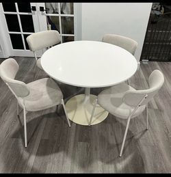 IKEA DOCKSTA Table 40.5”