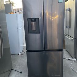 Samsung beautiful stainless steel refrigerator looks like new French door everything works perfectly first come first served 