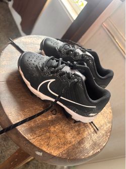 Baseball cleats