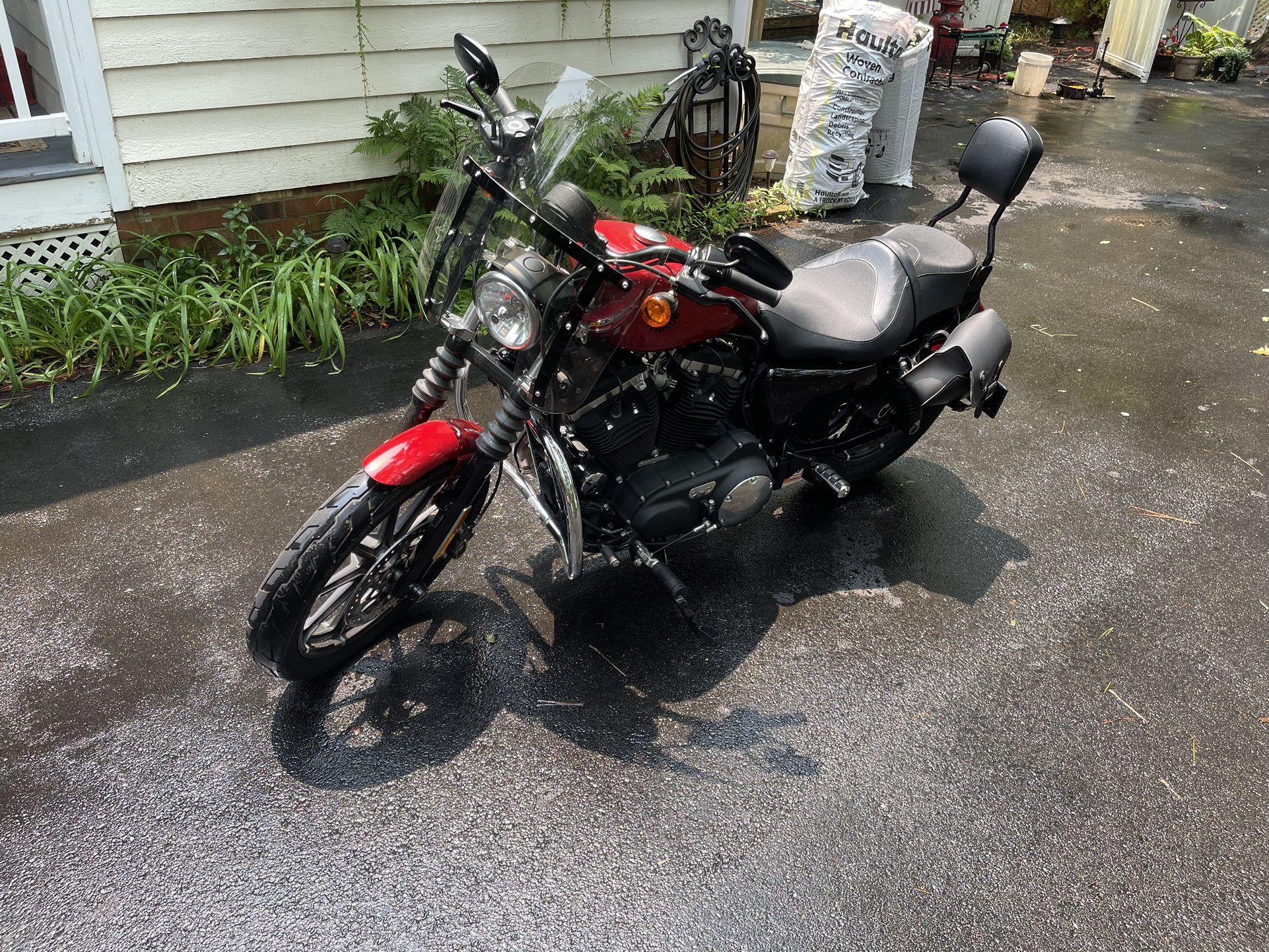 2019 Harley Sportster Iron 883 And Helmet