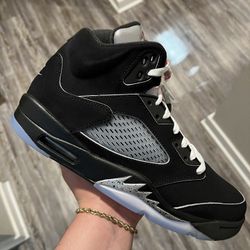 Jordan 5 Reimagined “Metallic” Size 9.5