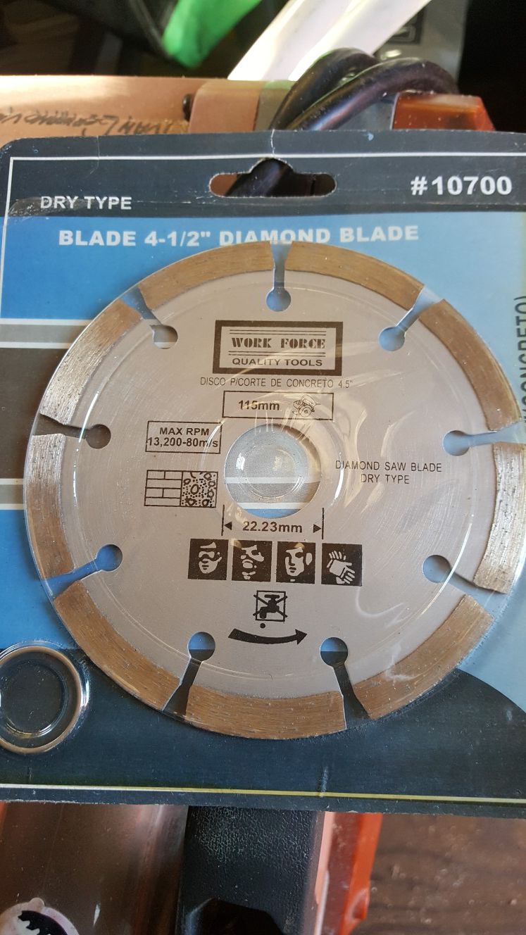 Diamond saw blade dry type.4 1/2 inch.