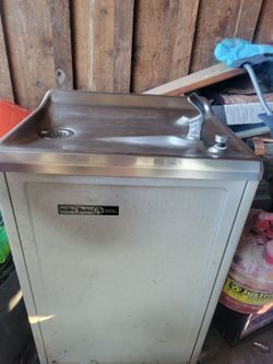 Halsey Taylor water fountain