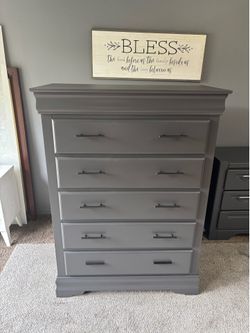 Gray 5 drawer dresser