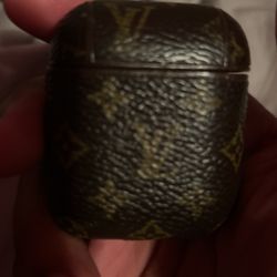 Airpod Case(dirty Condition)