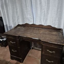 Sewing Table Or Make Up 