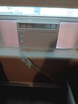 2 Months Old A/c Window Units