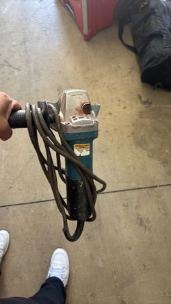 Akita corded grinder