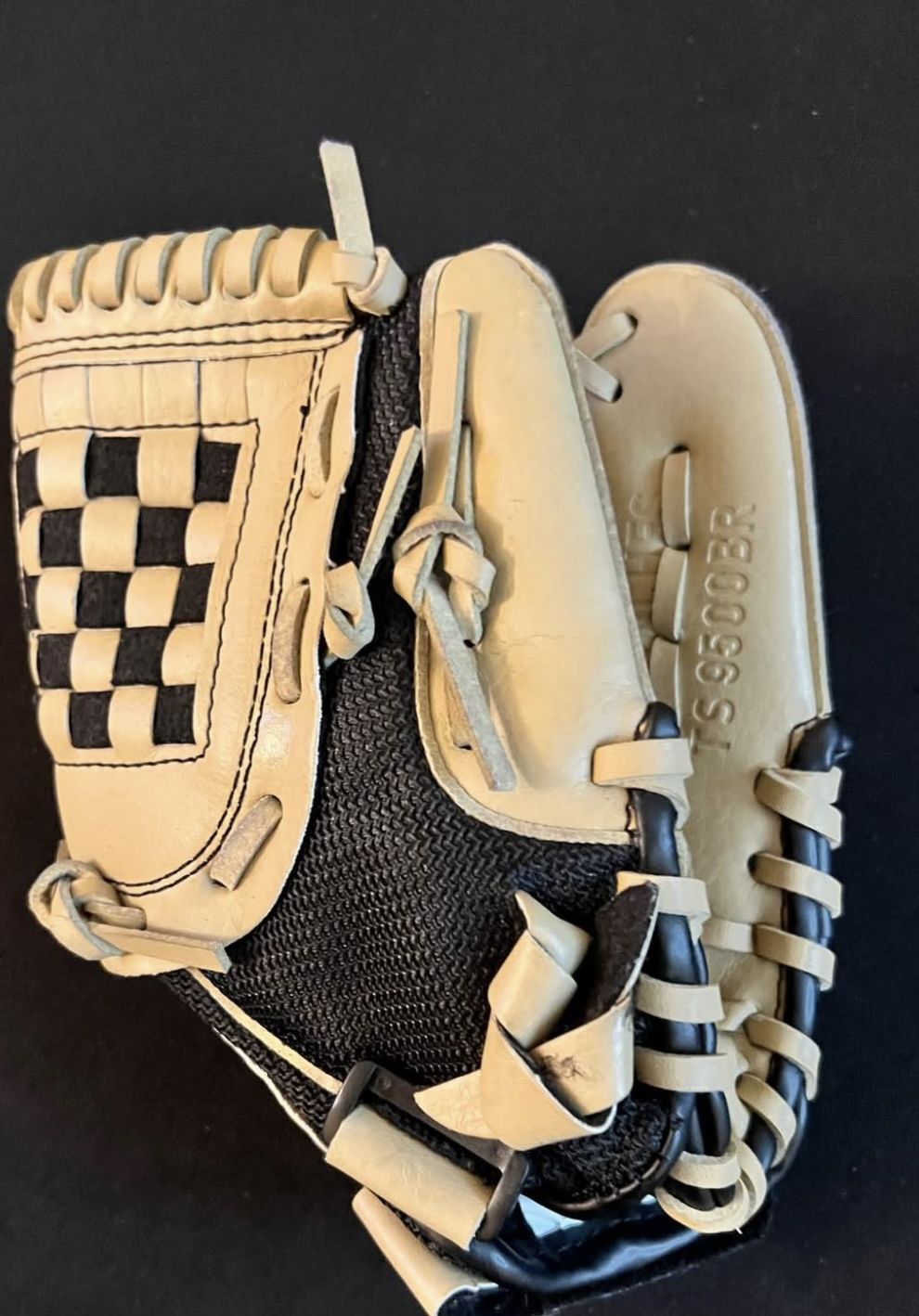 Adidas Left Handed Baseball Glove Size 9.5 (designed for youth players)