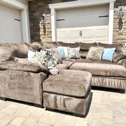 Beautiful Sectional+ Reversible Chaise+ottoman 