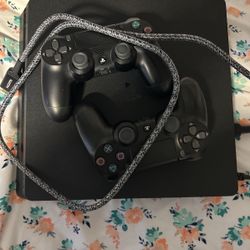 PS4 Slim 