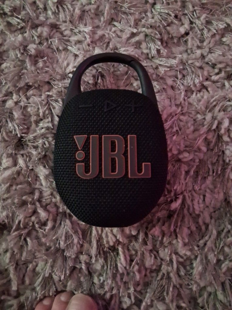 BUMPING BRAND NEW JBL CLIP 5 BLUETOOTH