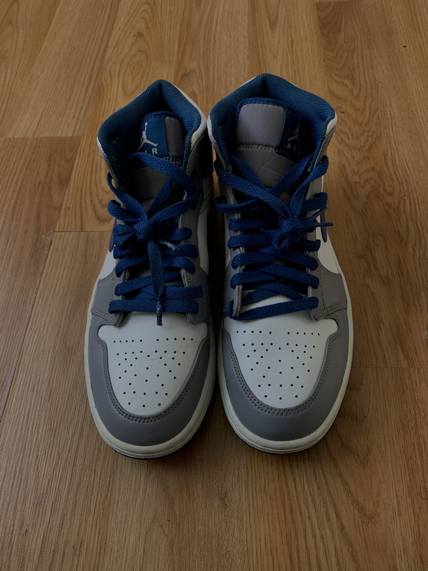 Jordan 1 Mid