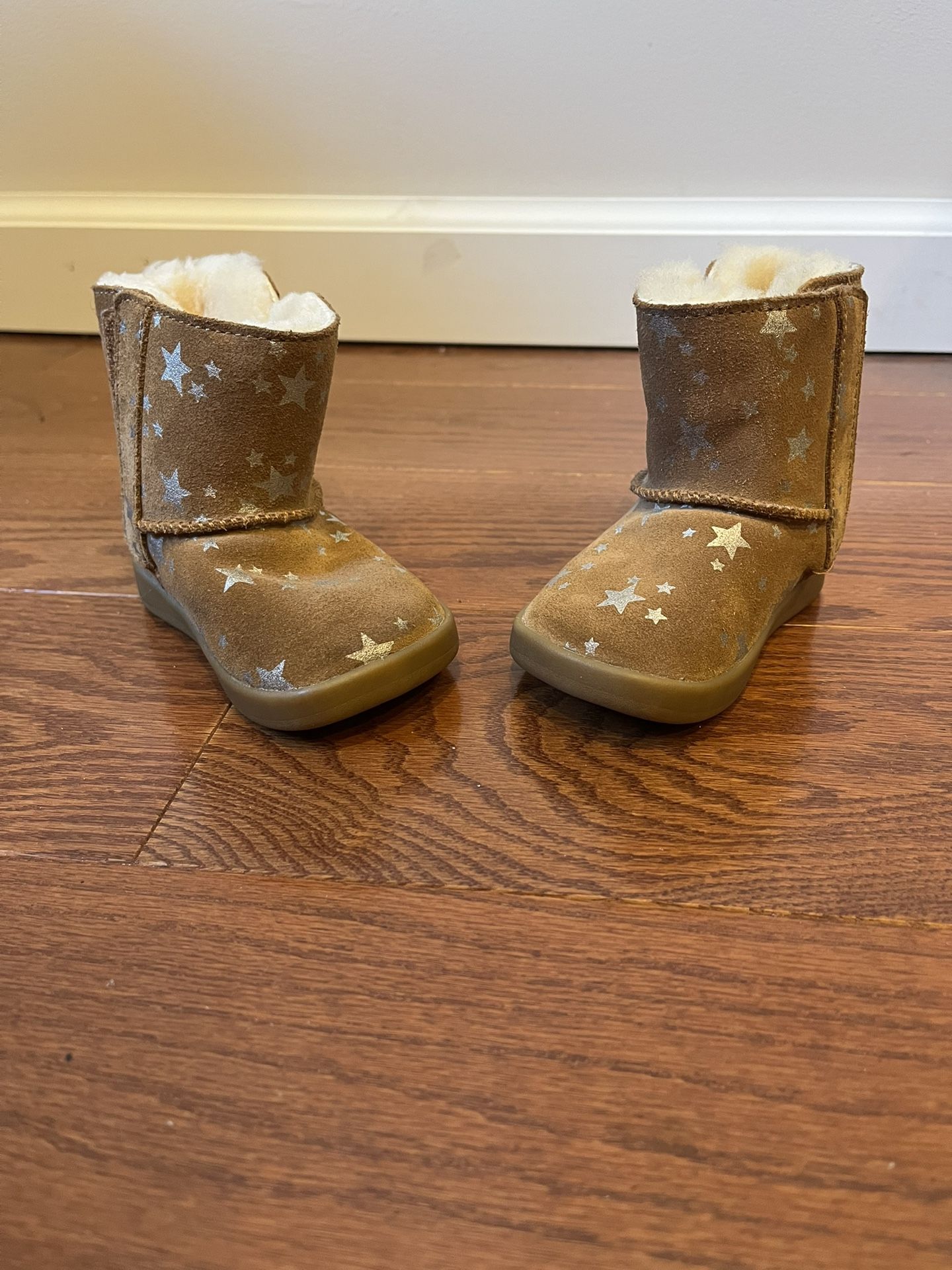Brown toddler kid UGG boots with stars size 4/5
