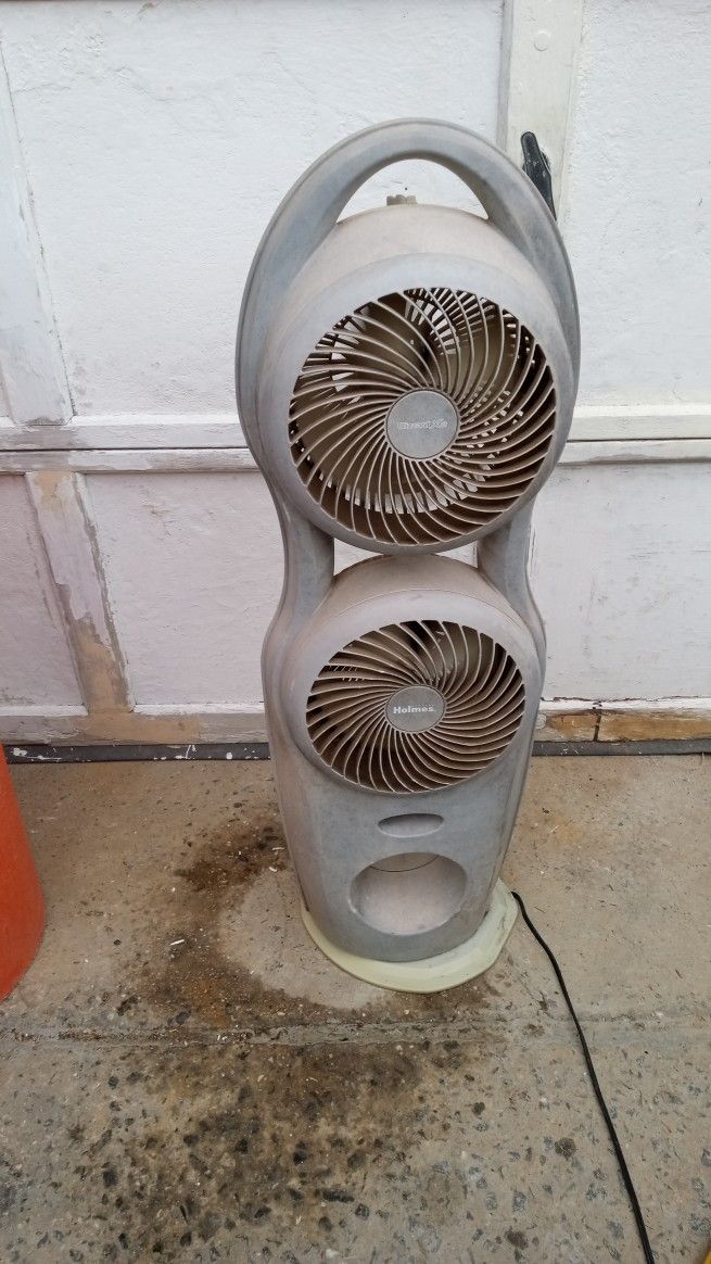 Holmes High Velocity Dual Fan Oscillating Fan WORKS PERFECT
