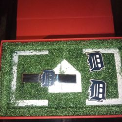 Detroit Tigers Cuff Links And Tie Holder 