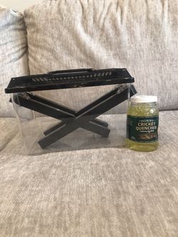Cricket tank / container with cricket food