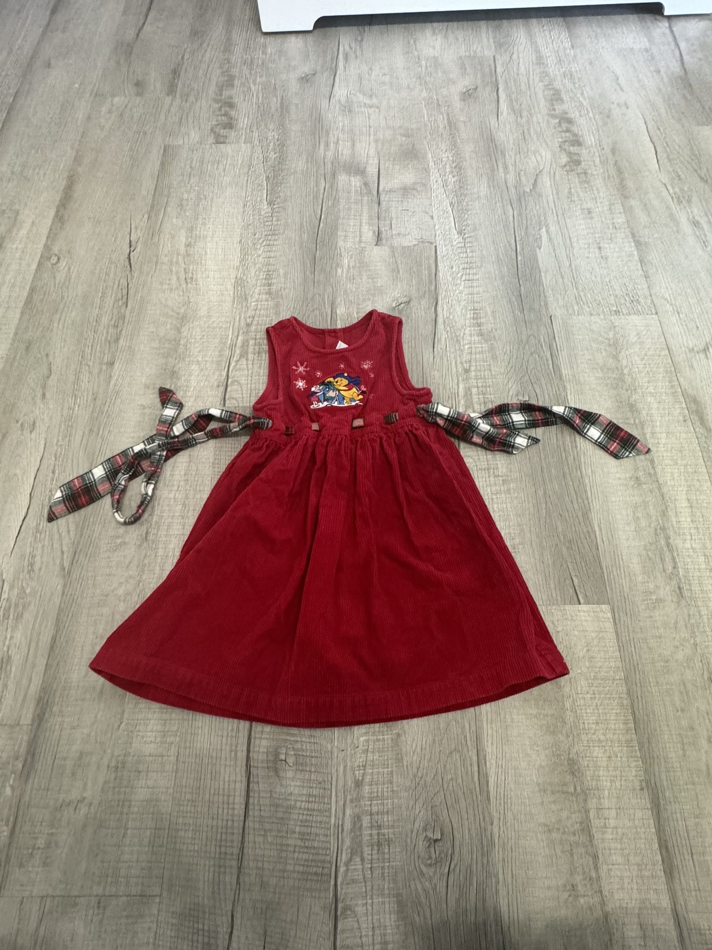 vintage winnie the pooh dress Set - 5/6year Winnie the Pooh floats above a forest of snow Vintage 70's Girls Winnie the
