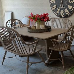 Vintage Inspired Bassett Solid Oak Dining Table And Chairs 