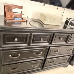 Dressers and Nightstands 