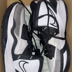 Nike Kyrie Irving Size 9 Men