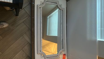 Wall mirror
