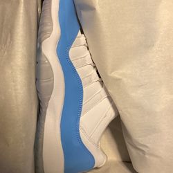 Jordan 11 low University Blue