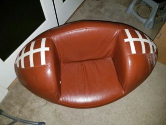 Football chair with ottoman