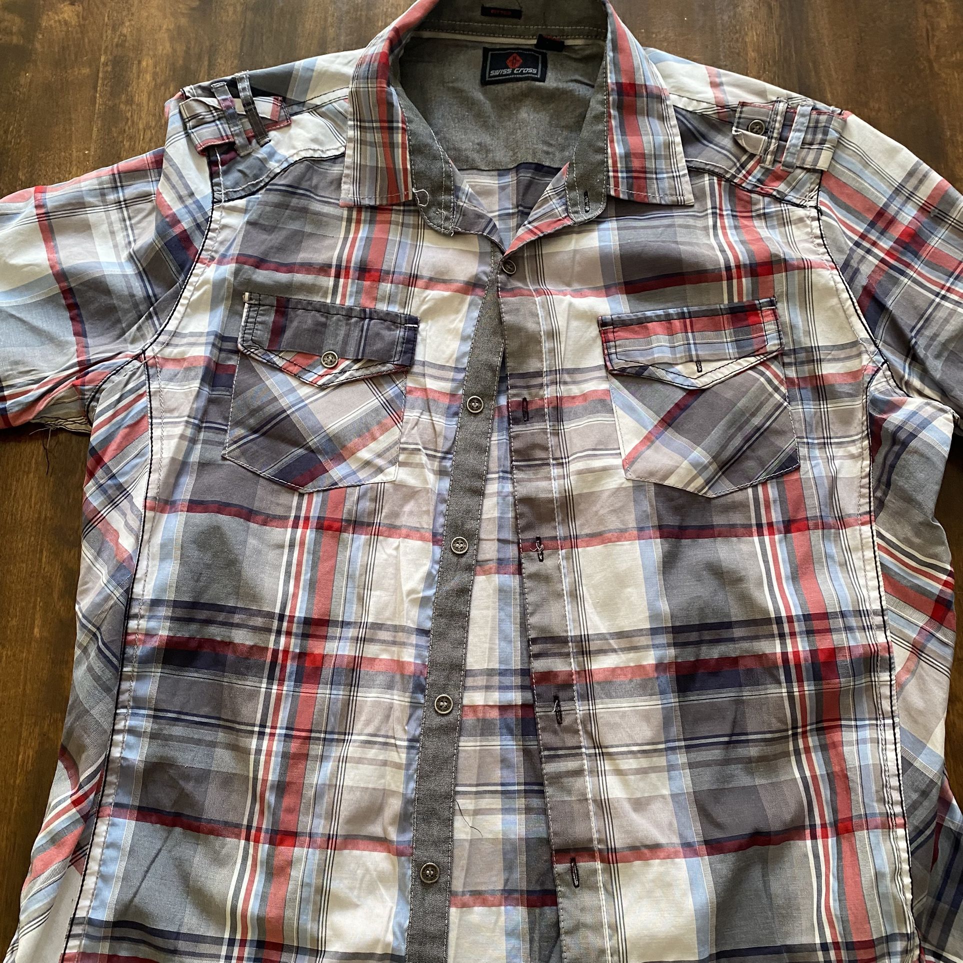 Men’s Xl Swiss Cross Fitted Plaid Button Shirt