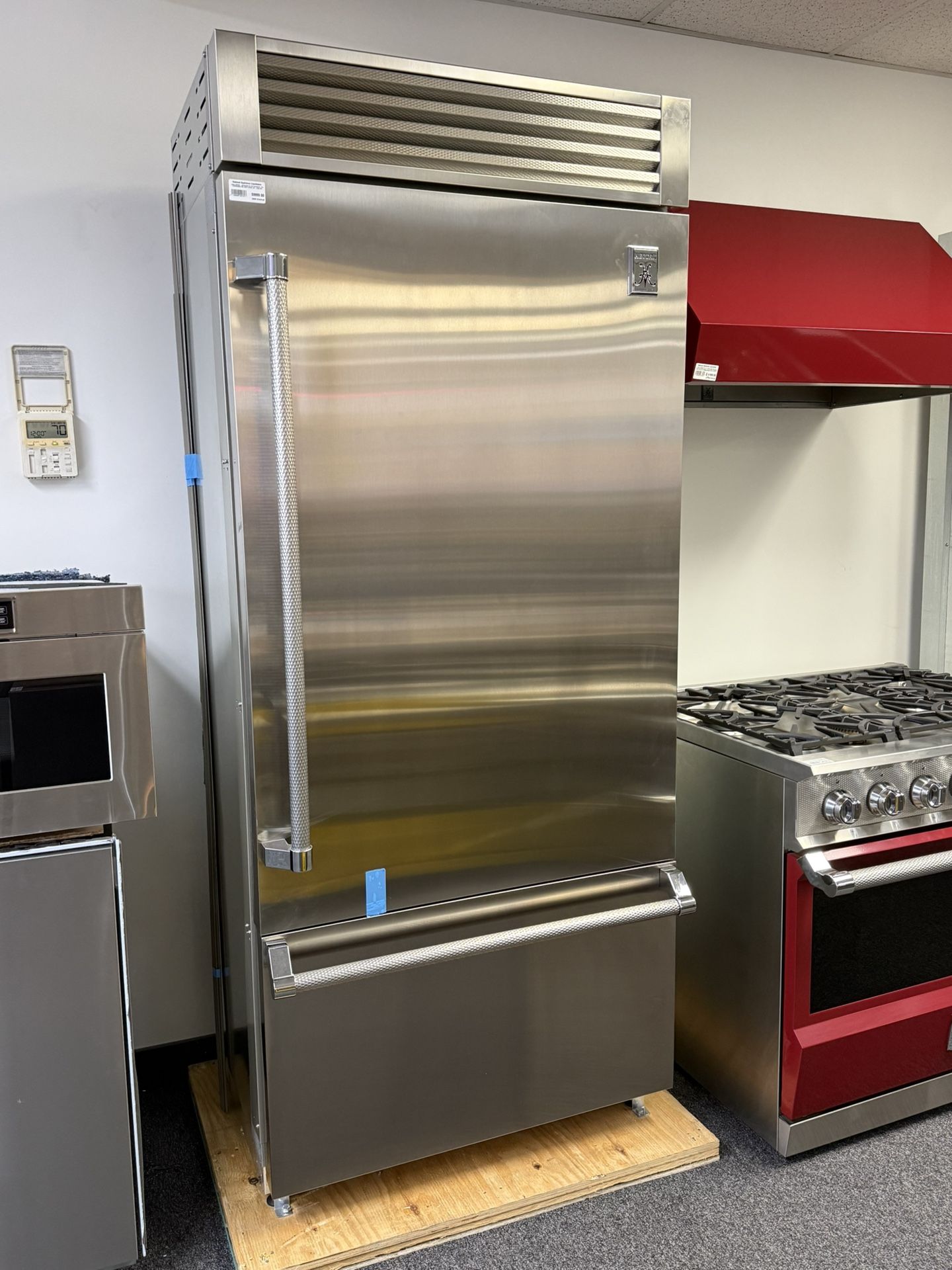 Hestan KRPR36 36 Inch Built-In Bottom Freezer Refrigerator