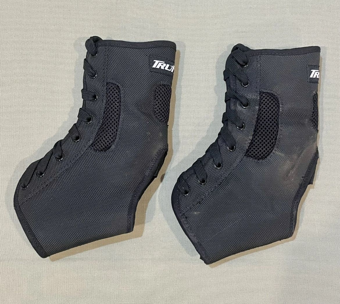 (2) TruFit Deluxe Lace-Up Ankle Brace/Stabalizer (Medium)