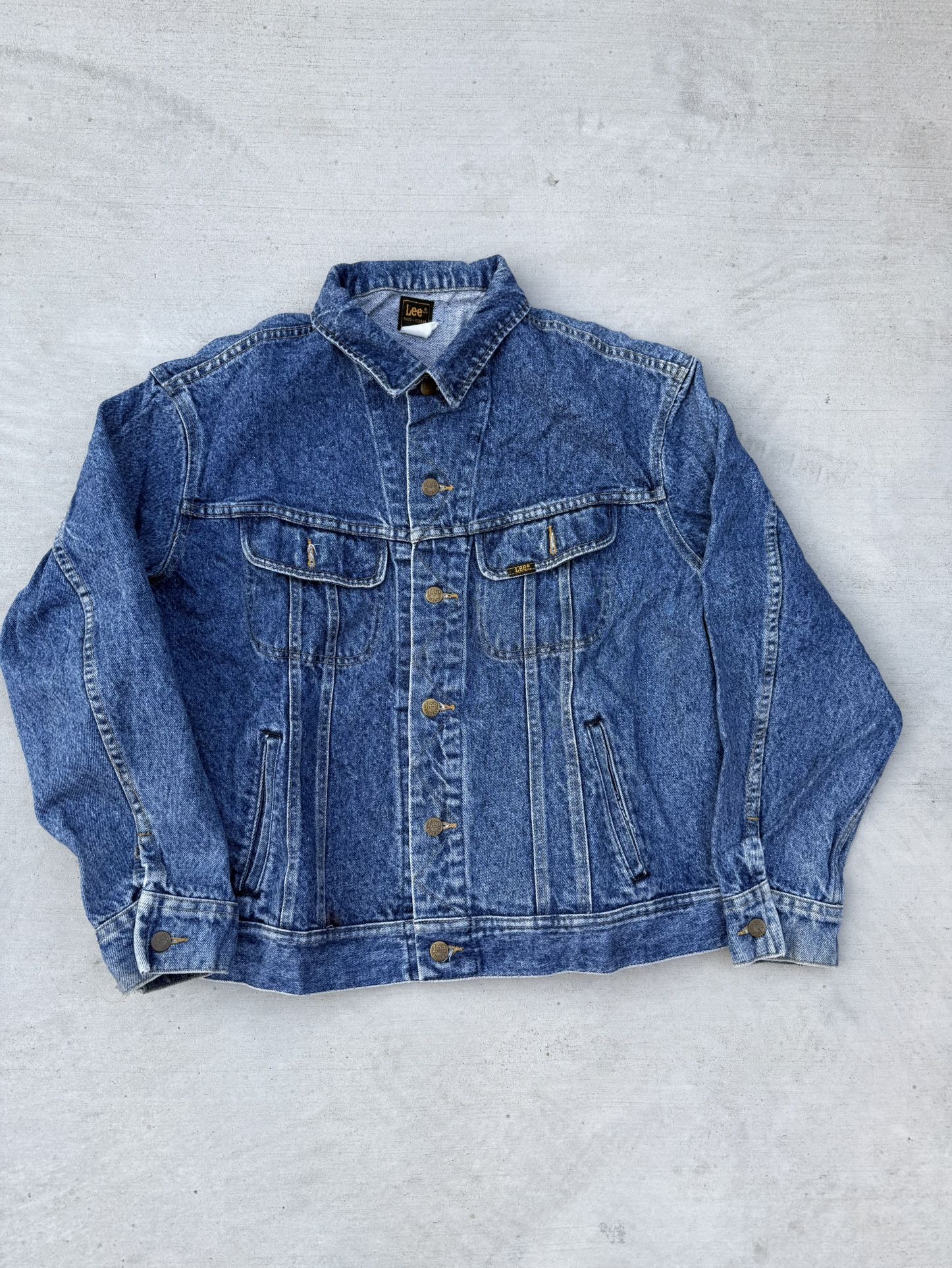 Lee denim jacket with a relaxed fit jacket size Xl
