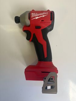 Milwaukee M18 18V Lithium-Ion Brushless Cordless 1/4 in. Compact Impact Driver (Tool Only)