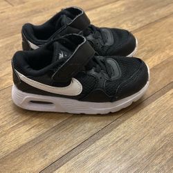 New Balance And Nike Shoes 