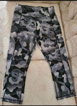 AVIA Brand Women's workout leggings size M 8-10