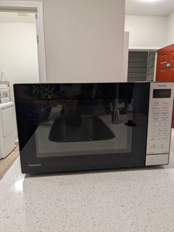 Panasonic 1.2 cu.ft. Countertop Microwave Oven, Model NN-SN68QB