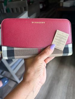 Burberry Women’s wallet authentic