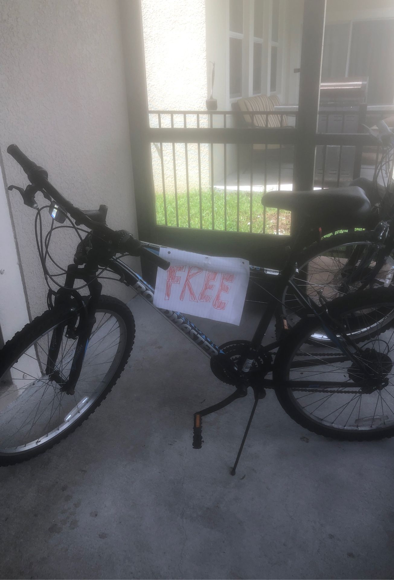 PENDING PICK-UP — Roadmaster Bike *tires are flat. Comes with spare*